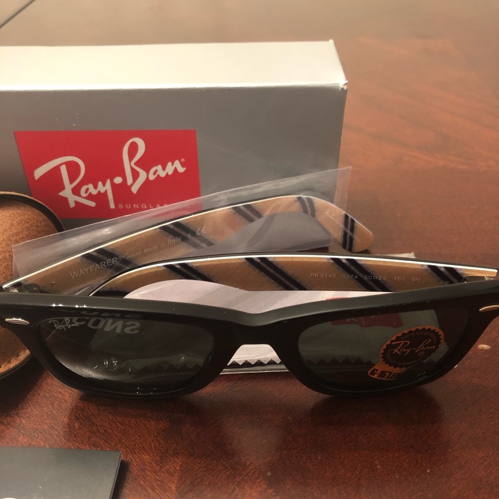 ❌ SOLD ❌ Ray-Ban 50mm Wayfarer Sunglasses - Picture 2 of 7